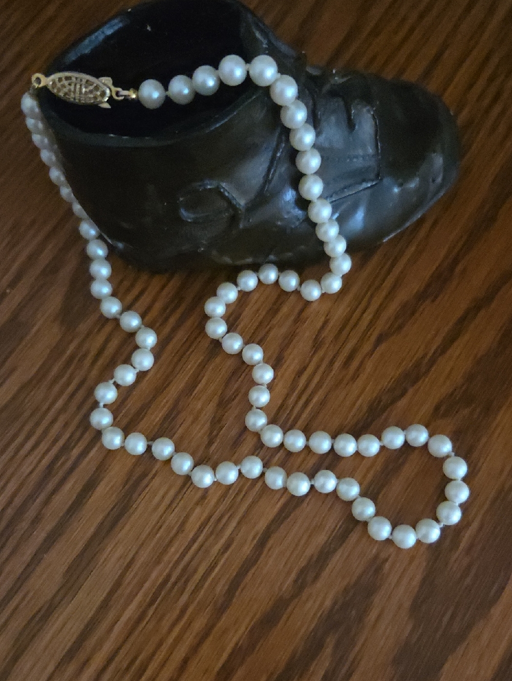 Vintage 1960's White Pearl Necklace with Gold Clasp - Women Jewelry